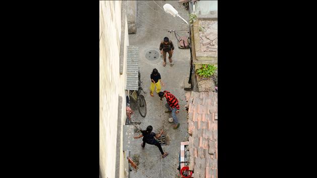 There’s even a gully version of football in Kolkata, where kids play the open-field game in a narrow alley, as seen here in the residential area of College Street. “Lately, even in housing societies with open space, much of the open ground is covered in concrete and reserved for parking,” says Rita Panicker, CEO of Butteflies, a New Delhi-based NGO that has been campaigning for the right to play since 2010. (Samir Jana / HT Photo) There’s even a gully version of football in Kolkata, where kids play the open-field game in a narrow alley, as seen here in the residential area of College Street. “Lately, even in housing societies with open space, much of the open ground is covered in concrete and reserved for parking,” says Rita Panicker, CEO of Butteflies, a New Delhi-based NGO that has been campaigning for the right to play since 2010. (Samir Jana / HT Photo)