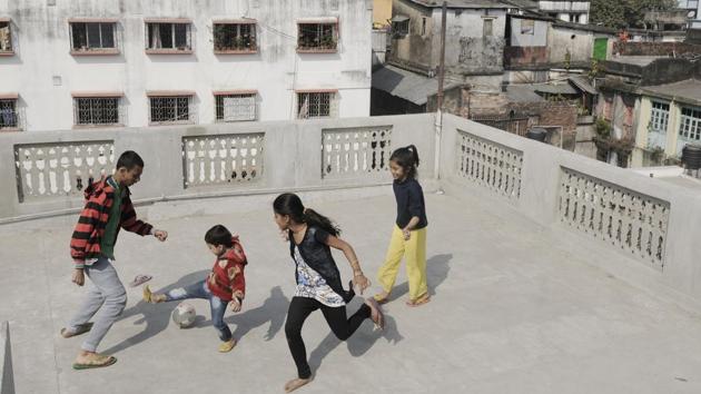 Kolkata has lost open spaces to development as well. Here, a group of children play football on a terrace. Playgrounds are now used as dumping grounds for garbage, maidans are encroached upon by slums and built-up public spaces like clubs and gymkhanas are accessible only by few. (Samir Jana / HT Photo) Kolkata has lost open spaces to development as well. Here, a group of children play football on a terrace. Playgrounds are now used as dumping grounds for garbage, maidans are encroached upon by slums and built-up public spaces like clubs and gymkhanas are accessible only by few. (Samir Jana / HT Photo)