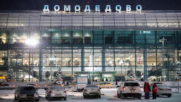 Emergency personnel stand next to a vehicle in front of the Domodedovo International Airport. The emergency services ministry said at least one of the two black boxes, which hold flight telemetry information, had been found and was being analysed. The plane’s crew did not send any distress signals. (Maxim Zmeyev / AFP) Emergency personnel stand next to a vehicle in front of the Domodedovo International Airport. The emergency services ministry said at least one of the two black boxes, which hold flight telemetry information, had been found and was being analysed. The plane’s crew did not send any distress signals. (Maxim Zmeyev / AFP)
