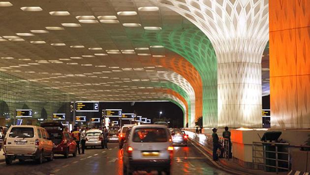 The incident took place on Sunday night at Mumbai airport. (HT File Photo) The incident took place on Sunday night at Mumbai airport. (HT File Photo)