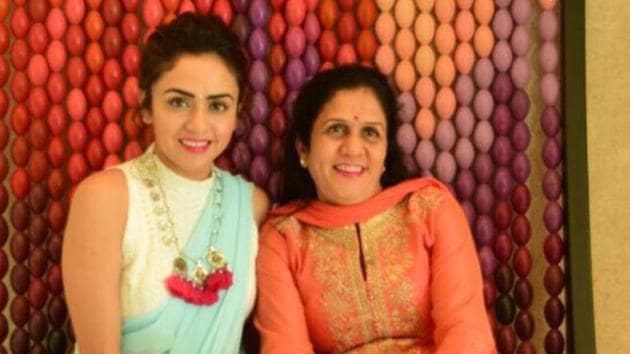 Actor Amruta Khanvilkar considers her mom Gauri as her special Valentine Actor Amruta Khanvilkar considers her mom Gauri as her special Valentine