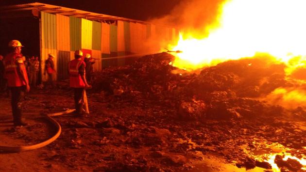 The flames spread rapidly as the godown was used to store inflammable plastic materials. (Praful Gangurde) The flames spread rapidly as the godown was used to store inflammable plastic materials. (Praful Gangurde)