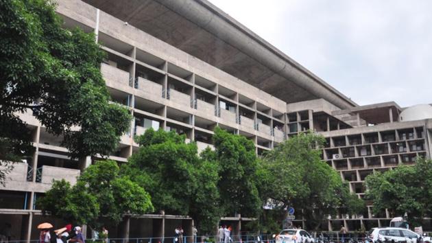 A division bench of the high court comprising justices Ajay Kumar Mittal and AS Grewal sought response from the government and financial commissioner (revenue) by March 16 on a petition by the Valuers’ Association, Ludhiana. (HT File) A division bench of the high court comprising justices Ajay Kumar Mittal and AS Grewal sought response from the government and financial commissioner (revenue) by March 16 on a petition by the Valuers’ Association, Ludhiana. (HT File)