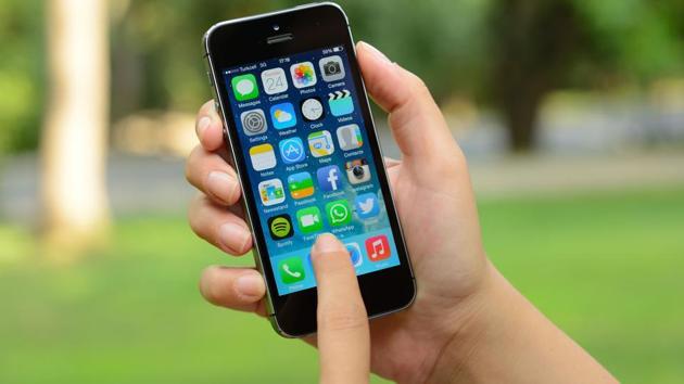 he accused stole mobile phones worth more than Rs15 lakh from the company warehouse in Bhiwandi. (Representational photo) he accused stole mobile phones worth more than Rs15 lakh from the company warehouse in Bhiwandi. (Representational photo)