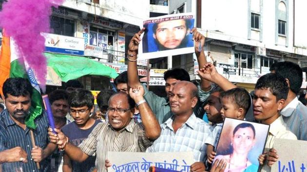 People holding a photo of Indian Mujahideen leader Yasin Bhatkal stage a protest in Ahmedabad.(File)