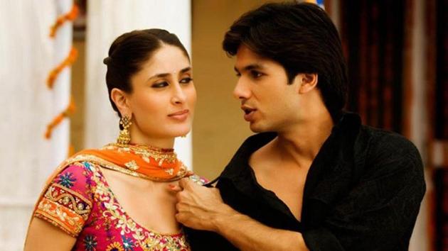 Shahid Kapoor and Kareena Kapoor in Jab We Met. Shahid Kapoor and Kareena Kapoor in Jab We Met.