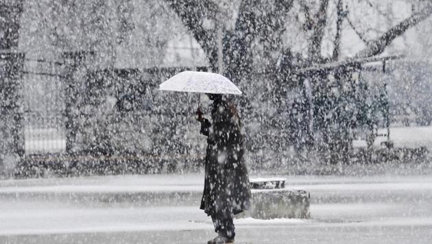 A man stands with an umbrella during snowfall in Srinagar. Kashmir was draped in white on Monday after heavy snowfall through the day punctuated what has been a dry winter so far. This was the year’s first major snowfall in Kashmir this winter. (Waseem Andrabi / HT Photo) A man stands with an umbrella during snowfall in Srinagar. Kashmir was draped in white on Monday after heavy snowfall through the day punctuated what has been a dry winter so far. This was the year’s first major snowfall in Kashmir this winter. (Waseem Andrabi / HT Photo)