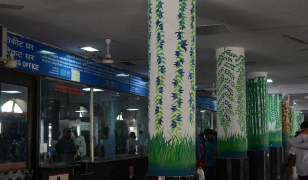A week ago, students painted the pillars at the ticket counter on the west side of the station. (Rishikesh Choudhary/ HT Photo) A week ago, students painted the pillars at the ticket counter on the west side of the station. (Rishikesh Choudhary/ HT Photo)