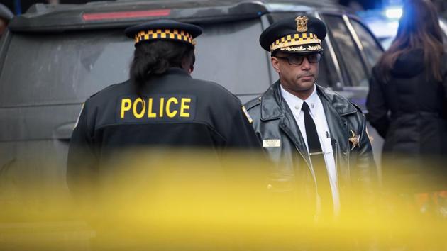 Off-duty Chicago police commander fatally shot during pursuit | World ...