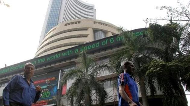 BSE Sensex extended gains in early trade on back of positive macroeconomic data and sustained buying by domestic institutional investors (DIIs) amid appreciating rupee.(HT File Photo)