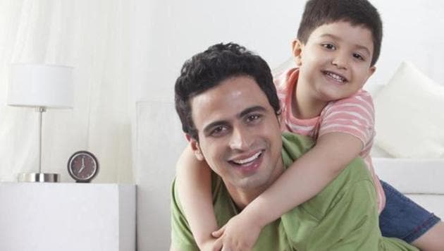 Go-it-alone dads are less likely to seek professional help than women.(Shutterstock)