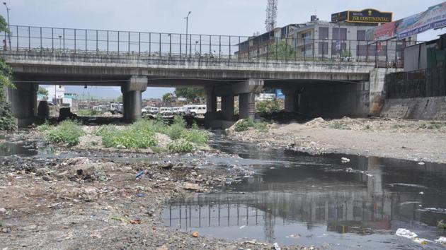 It was also decided that MDDA and the Dehradun district administration will chalk out plans to curb future encroachments on the river. (HT PHOTO) It was also decided that MDDA and the Dehradun district administration will chalk out plans to curb future encroachments on the river. (HT PHOTO)