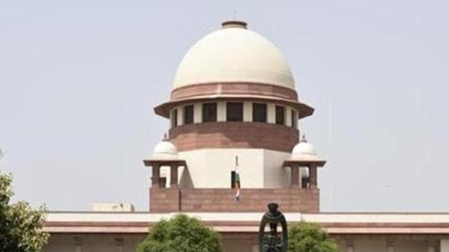 New Delhi, India- April 27, 2017: Subrata Roy, Chairman of Sahara India Pariwar at Supreme court in New Delhi, India on Thursday, April 27, 2017. Sahara Group boss Subrata Roy today said in Supreme Court that he would pay Rs 1,500 crore in the SEBI-Sahara account on or before June 15, 2017. Roy's undertaking came in the case involving him and SEBI over a dispute of returning money to its investors. Roy furnished a post-dated cheque of Rs 552 crore to be realised by July 15. (Photo by Sonu Mehta/ Hindustan Times) (HT File Photo) New Delhi, India- April 27, 2017: Subrata Roy, Chairman of Sahara India Pariwar at Supreme court in New Delhi, India on Thursday, April 27, 2017. Sahara Group boss Subrata Roy today said in Supreme Court that he would pay Rs 1,500 crore in the SEBI-Sahara account on or before June 15, 2017. Roy's undertaking came in the case involving him and SEBI over a dispute of returning money to its investors. Roy furnished a post-dated cheque of Rs 552 crore to be realised by July 15. (Photo by Sonu Mehta/ Hindustan Times) (HT File Photo)