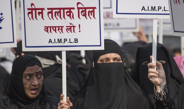 Members of the AIMPLB (women’s wing) protest the triple talaq bill, at Nagpada, on Thursday. (Pratik Chorge/HT) Members of the AIMPLB (women’s wing) protest the triple talaq bill, at Nagpada, on Thursday. (Pratik Chorge/HT)