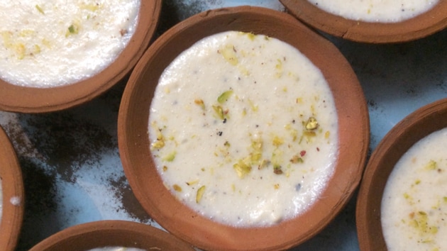 Phirni is essentially a dessert of milk, powdered sugar and ground rice.(HT Photo) Phirni is essentially a dessert of milk, powdered sugar and ground rice.(HT Photo)