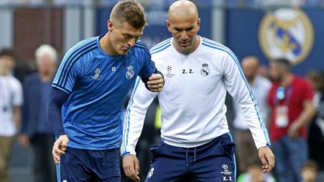 Toni Kross (L) backed manager Zinedine Zidane who has been facing criticism for Real Madrid’s disappointing run in the La Liga. (REUTERS) Toni Kross (L) backed manager Zinedine Zidane who has been facing criticism for Real Madrid’s disappointing run in the La Liga. (REUTERS)