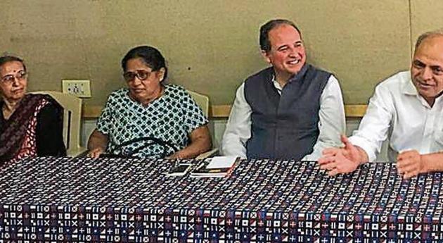 Uma Pansare, wife of Govind Pansare; Shaila Dabholkar, Dr Dabholkar’s wife; Carles Torne, director, PEN and Ganesh Devy were present at the press conference. (HT Photo) Uma Pansare, wife of Govind Pansare; Shaila Dabholkar, Dr Dabholkar’s wife; Carles Torne, director, PEN and Ganesh Devy were present at the press conference. (HT Photo)