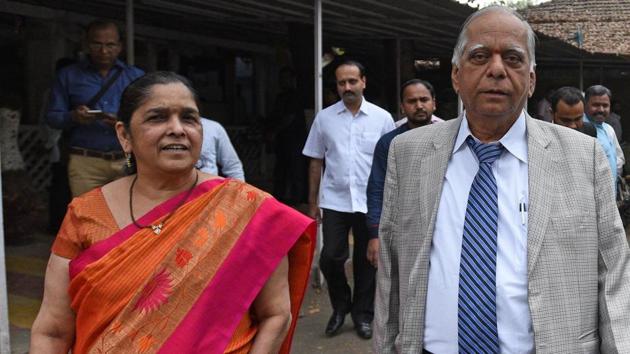 DS Kulkarni along with his wife Hemanti. (HT File Photo) DS Kulkarni along with his wife Hemanti. (HT File Photo)