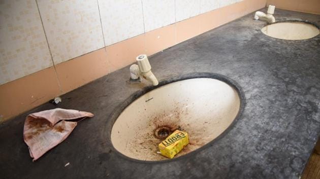 The condition of gents toilet in SP college is abysmal due to lack of manpower and required sources such as water and dustbins. (SANKET WANKHADE/HT PHOTO) The condition of gents toilet in SP college is abysmal due to lack of manpower and required sources such as water and dustbins. (SANKET WANKHADE/HT PHOTO)