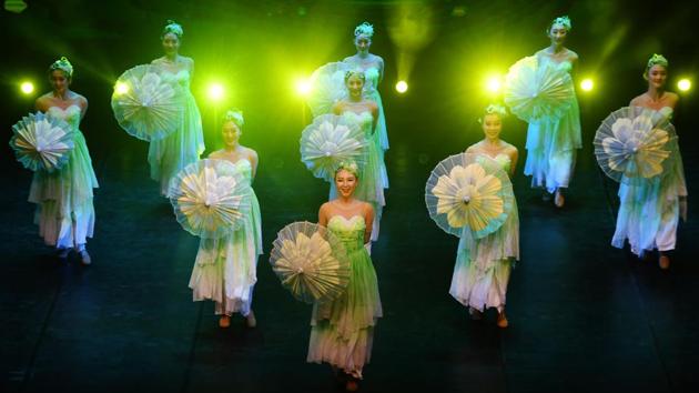 Chinese dancers perform during an event celebrating the Spring Festival to welcome the Lunar New Year of the Dog in Kolkata on February 12. (Dibyangshu Sarkar / AFP) Chinese dancers perform during an event celebrating the Spring Festival to welcome the Lunar New Year of the Dog in Kolkata on February 12. (Dibyangshu Sarkar / AFP)