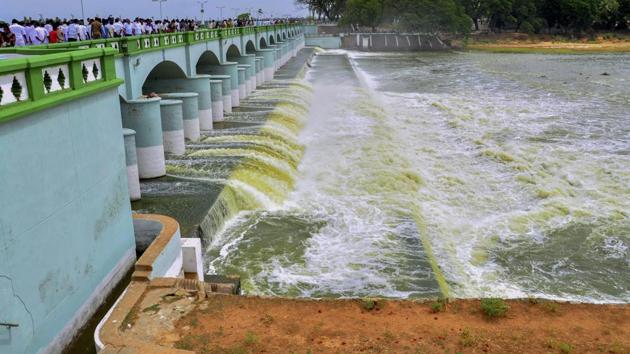 Cauvery river flowing in to Kallanai Dam in Tiruchirapalli district of Tamil Nadu. The Supreme Court increased Karnataka's share of water and directed the state to release 177.25 tmc to Tamil Nadu on Friday.(PTI)