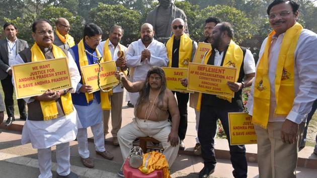 Andhra Pradesh MPs at a protest demanding special package for the state during the budget session of Parliament in New Delhi on February 9.(Sushil Kumar/HT PHOTO)