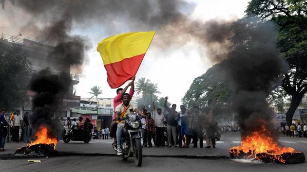 A 2016 image of pro-Kannada activists protesting in Bengaluru on the Cauvery water dispute case.(PTI) A 2016 image of pro-Kannada activists protesting in Bengaluru on the Cauvery water dispute case.(PTI)