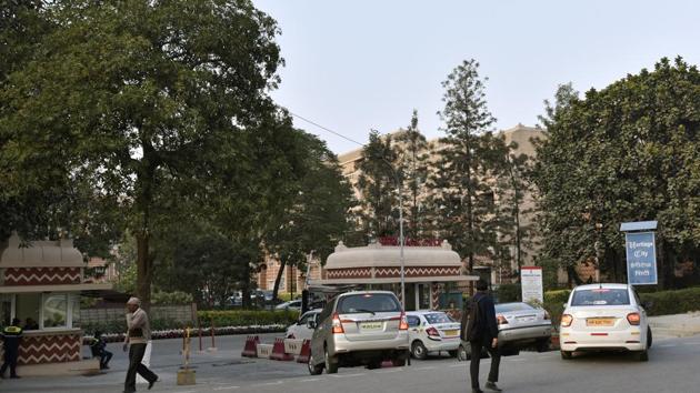 The Fortuner SUV was parked near Heritage City on MG Road on Wednesday when the incident took place. (Sanjeev Verma/HT PHOTO) The Fortuner SUV was parked near Heritage City on MG Road on Wednesday when the incident took place. (Sanjeev Verma/HT PHOTO)