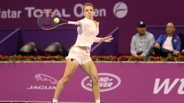 Simona Halep returns the ball to Cici Bellis while competing in the quarter-finals during the Qatar Open tennis competition in Doha on February 16, 2018. (AFP) Simona Halep returns the ball to Cici Bellis while competing in the quarter-finals during the Qatar Open tennis competition in Doha on February 16, 2018. (AFP)