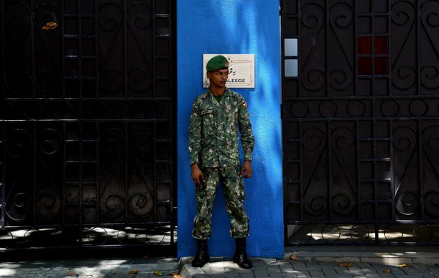 A Maldives soldier stands guard outside the president's residence in Male.(AFP File Photo)