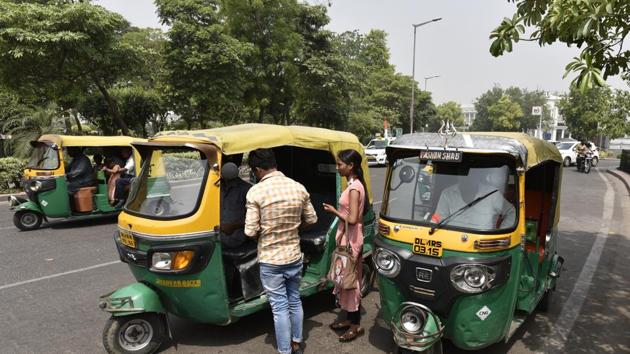Only 38,429 of the 86,749 registered CNG three-wheelers are GPS-enabled in Delhi, according to the transport department. (Burhaan Kinu/HT Photo) Only 38,429 of the 86,749 registered CNG three-wheelers are GPS-enabled in Delhi, according to the transport department. (Burhaan Kinu/HT Photo)