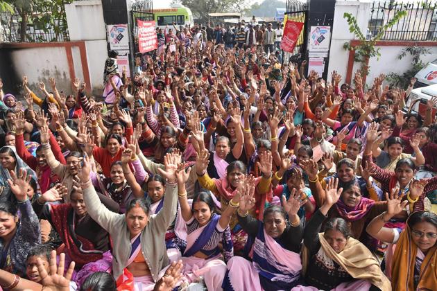 Women employees raise slogans demanding equal pay for equal work in Patna. The UN Women report found that the global gender pay gap is 23%. (PTI) Women employees raise slogans demanding equal pay for equal work in Patna. The UN Women report found that the global gender pay gap is 23%. (PTI)