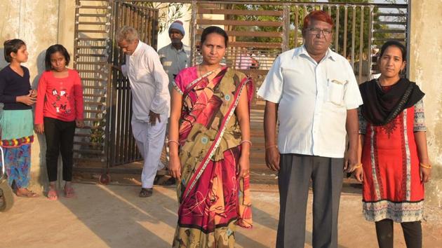 Shankarlal Verma with his two daughters at Gayatri Chetna Centre in Jalpali, Rajasthan.(Prabhakar Sharma/HT Photo)