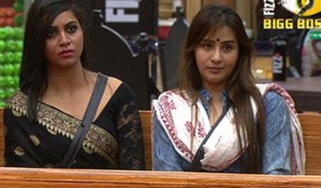 Arshi Khan and Shilpa Shinde inside the Bigg Boss 11 house. Arshi Khan and Shilpa Shinde inside the Bigg Boss 11 house.