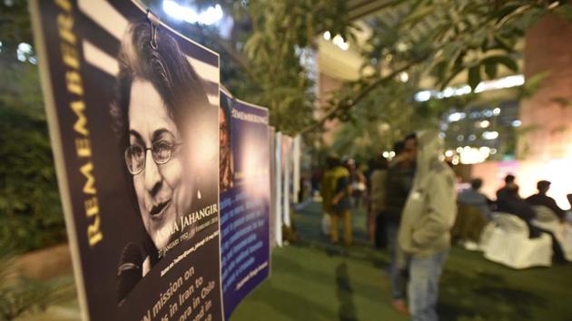 Drawing out friends and comrades from an illustrious career of advocacy, the event was anchored by Asma’s lifelong friend and fellow traveller Kamla Bhasin. (Raj K Raj / HT Photo) 