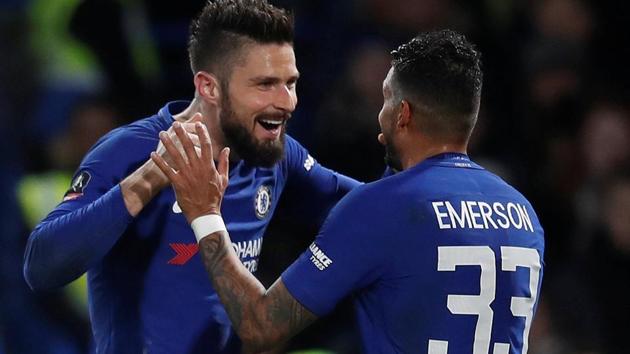Chelsea FC's Olivier Giroud celebrates scoring their fourth goal with Emerson Palmieri REUTERS/Eddie Keogh (REUTERS) Chelsea FC's Olivier Giroud celebrates scoring their fourth goal with Emerson Palmieri REUTERS/Eddie Keogh (REUTERS)