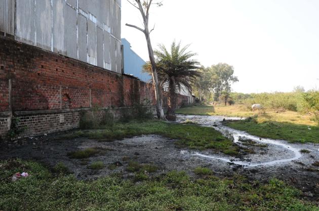 Industries in the Pantnagar integrated industrial estate in Uttarakhand continue to release toxic effluents into Kalyani river or drains, instead of to the central effluent treatment plant , which causes water pollution and affects flora and fauna. (HT Photo) Industries in the Pantnagar integrated industrial estate in Uttarakhand continue to release toxic effluents into Kalyani river or drains, instead of to the central effluent treatment plant , which causes water pollution and affects flora and fauna. (HT Photo)