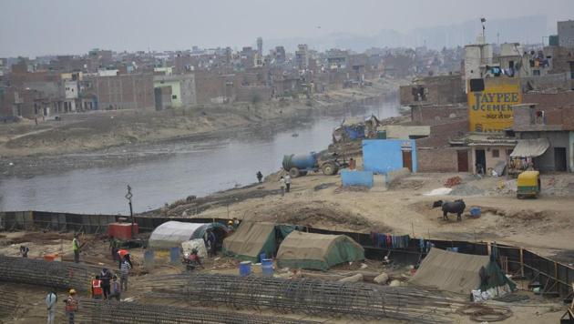 Construction goes on in full swing on the floodplain as tankers release sewage into river Hindon in Ghaziabad city. (Sakib Ali/HT Photo) Construction goes on in full swing on the floodplain as tankers release sewage into river Hindon in Ghaziabad city. (Sakib Ali/HT Photo)