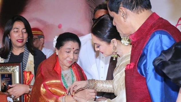 Asha Bhosle and Rekha at the Yash Chopra Memorial Award.(IANS)