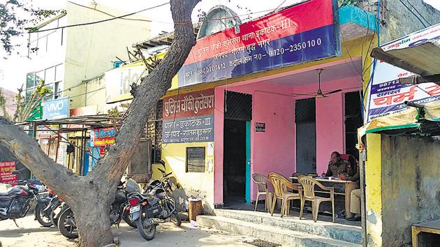 A 48-year-old constable allegedly attempted to rape a six-year-old girl inside Kulesara police chowki in Greater Noida on Saturday. A 48-year-old constable allegedly attempted to rape a six-year-old girl inside Kulesara police chowki in Greater Noida on Saturday.