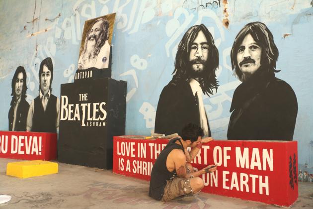 A Canadian artist, who is a Beatles fan, gives final touches to a wall painting of the music legends.(Rajeev Kala /HT Photo)