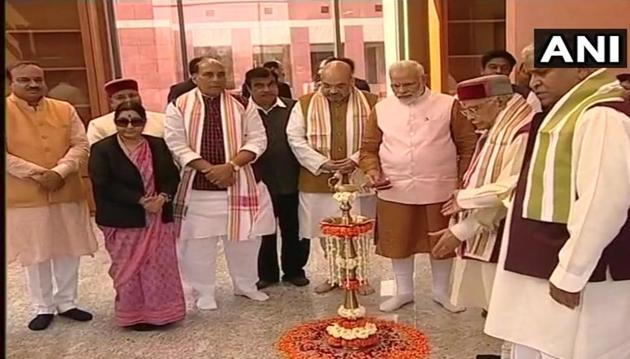 PM Modi and senior BJP leaders at the newly inaugurated BJP headquarters at Deen Dayal Upadhyaya Marg on Sunday.(ANI Photo/Twitter)