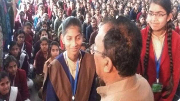 Education minister Vasudev Devnani interacts with school students in Ajmer on Sunday.(HT Photo)