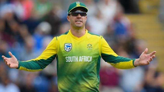 South Africa captain AB de Villiers suffered a blow to the knee while batting ahead of the sixth ODI between India vs South Africa.(Getty Images)