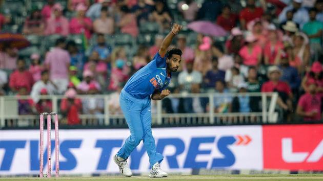 Bhuvneshwar Kumar (centre) picked 5/24 to guide India to victory in the opening T20I against South Africa in Johannesburg on Sunday.(AFP)