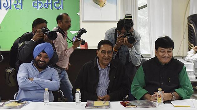 Haroon Yusuf (R), Subhash Chopra (C) and Arvinder Lovely (L) share a light moment during a meeting called by the Delhi Pollution Control Committee (DPCC) President Ajay Maken at Rajiv Bhavan in New Delhi. (Mohd Zakir/HT PHOTO) Haroon Yusuf (R), Subhash Chopra (C) and Arvinder Lovely (L) share a light moment during a meeting called by the Delhi Pollution Control Committee (DPCC) President Ajay Maken at Rajiv Bhavan in New Delhi. (Mohd Zakir/HT PHOTO)