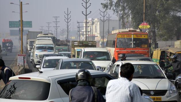 The Master Plan-I, II, III, Dadri-Surajpur-Chhalera raod, road no.6 and internal roads in many sectors witness jams every day. (Sakib Ali/HT Photo) The Master Plan-I, II, III, Dadri-Surajpur-Chhalera raod, road no.6 and internal roads in many sectors witness jams every day. (Sakib Ali/HT Photo)