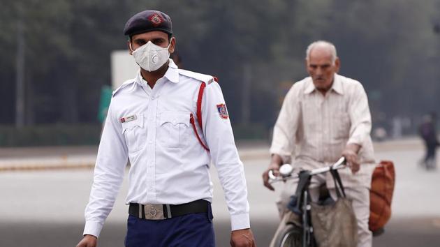 A traffic policeman wearing a mask to protect himself from dust and air pollution in New Delhi. (REUTERS) A traffic policeman wearing a mask to protect himself from dust and air pollution in New Delhi. (REUTERS)