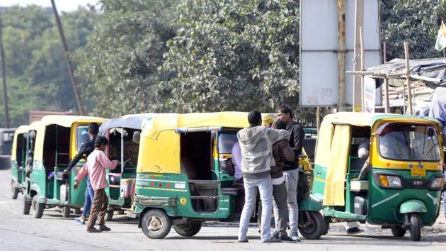 Autorickshaws flouting parking rules is being seen as one of the major reasons of jams in Noida. (Sunil Ghosh/HT Photo) Autorickshaws flouting parking rules is being seen as one of the major reasons of jams in Noida. (Sunil Ghosh/HT Photo)