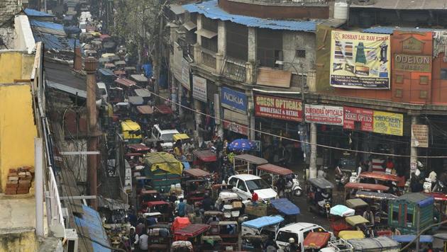 Traffic chaos in Shahjahanabad at Fatehpuri in New Delhi. (Sanchit Khanna/HT PHOTO) Traffic chaos in Shahjahanabad at Fatehpuri in New Delhi. (Sanchit Khanna/HT PHOTO)